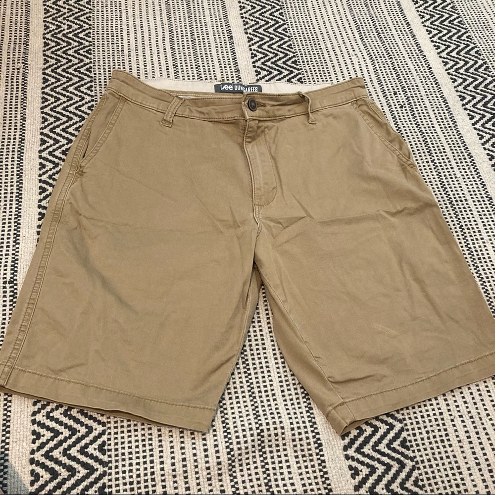3/$20✨Men’s Lee Khaki Shorts 32